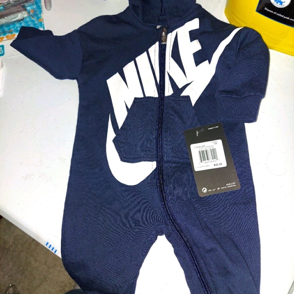 3 month old Nike sweatsuit NWT